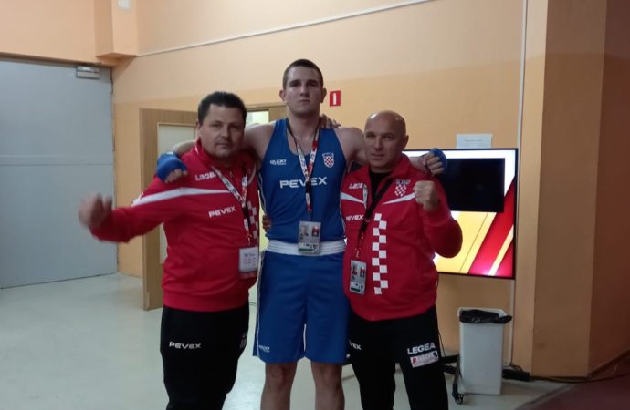 Josip Ćorić furiozno, za samo 90 sekundi, završio meč i ušao u osminu finala
