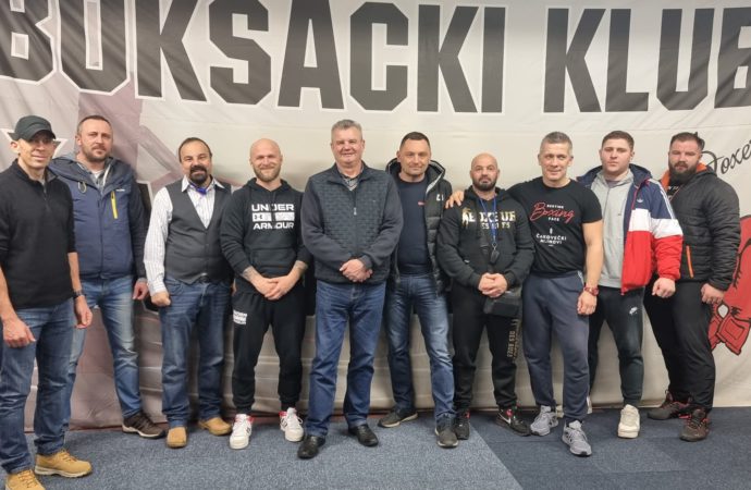 KOMPLETI OPREME HBS-a ZA KLUBOVE Predsjednik Bošnjak u Čakovcu predao pakete opreme klubovima iz sjeverozapadne Hrvatske